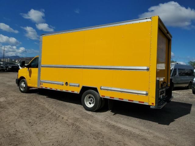 2022 GMC Savana CUT-BOX Truck