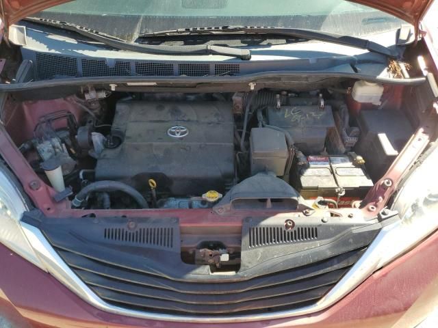 2011 Toyota Sienna le