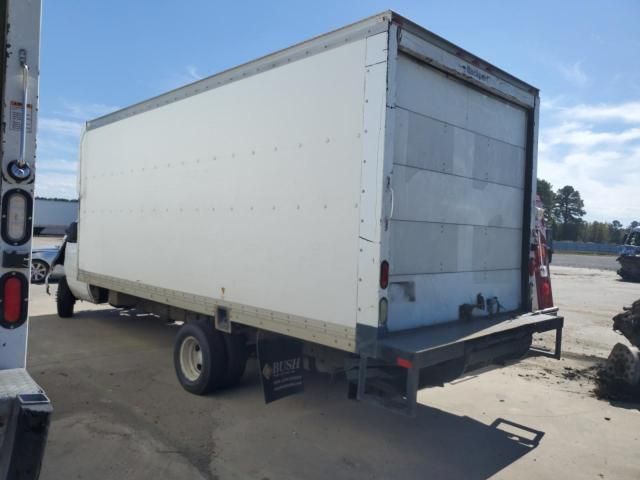 2013 Ford Econoline E450 Super Duty Cutaway Van