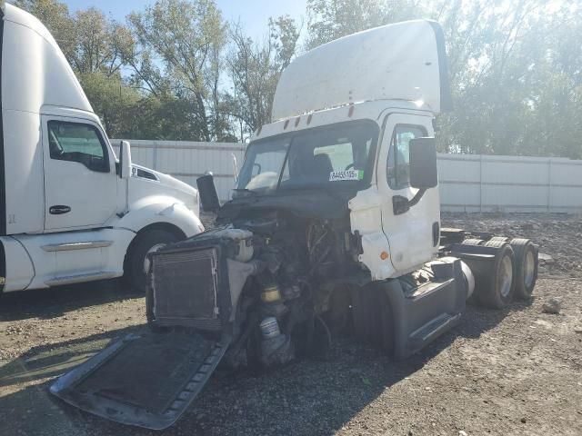 2015 Freightliner Cascadia Semi Truck