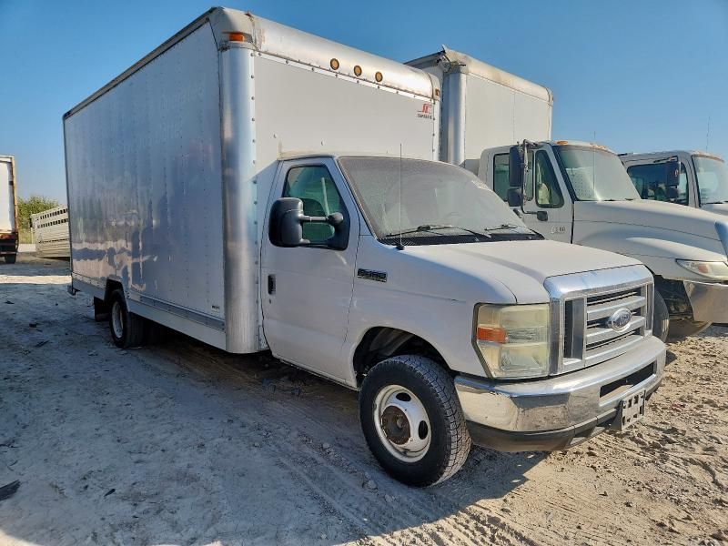 2008 Ford Econoline E450 Super Duty Cutaway Van