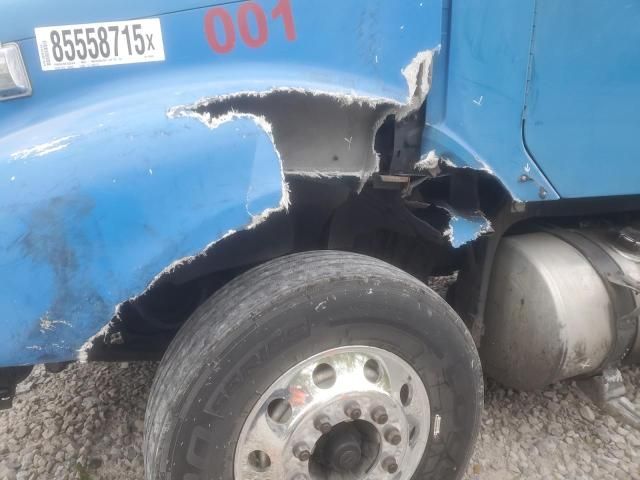 2005 Freightliner Columbia 120 Semi Truck