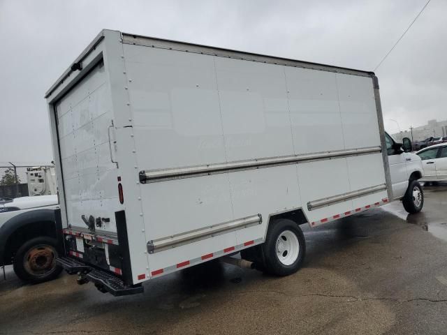 2022 Ford Econoline-BOX Truck