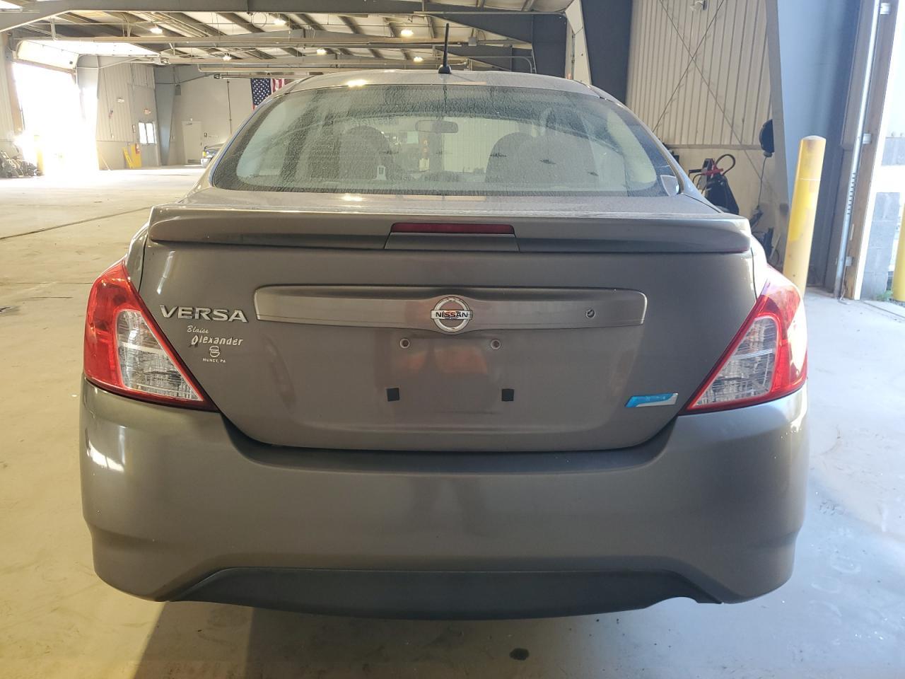 2015 Niss Versa 1.6 s Plus