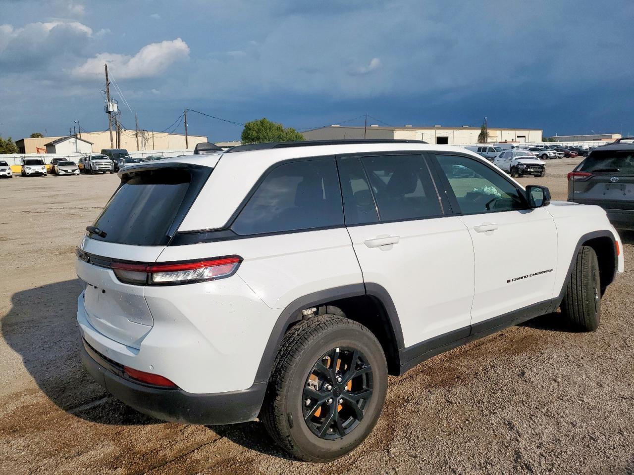 2025 Jeep Grand Cherokee Laredo