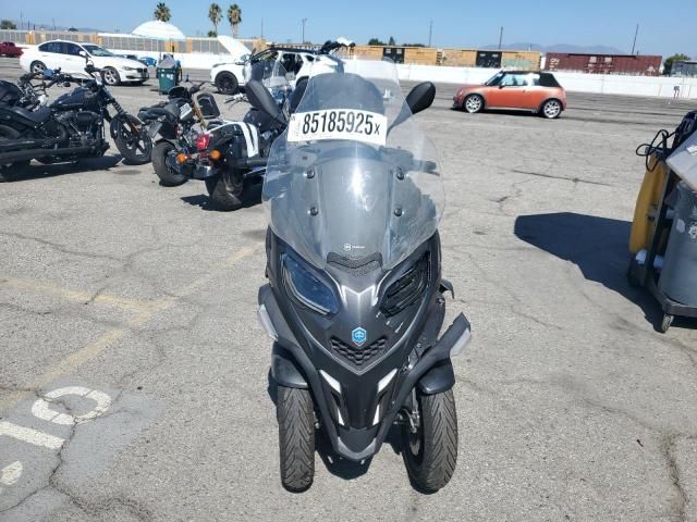 2023 Piaggio MP3 530 Exclusive