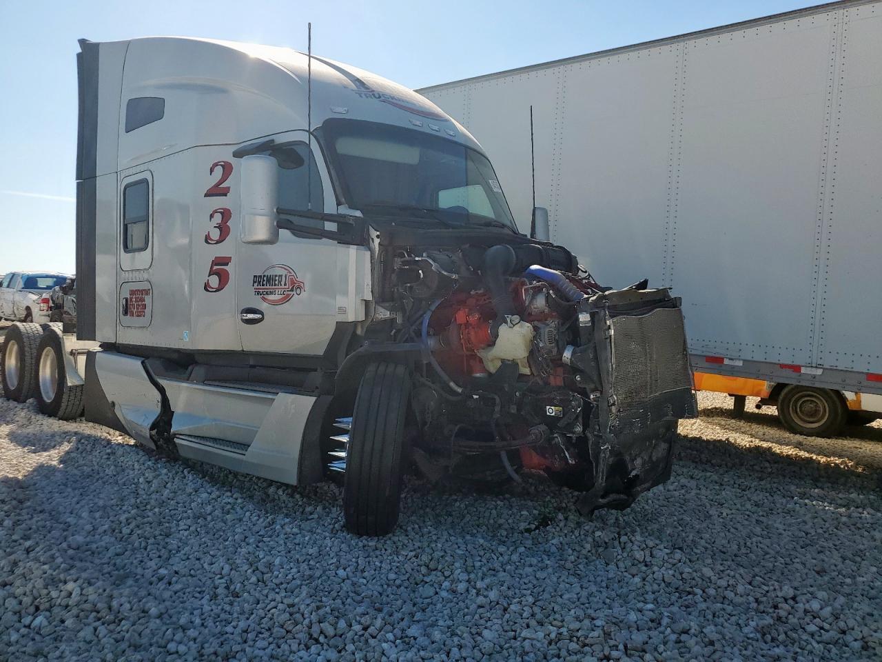 2022 Kenworth T680 Semi Truck