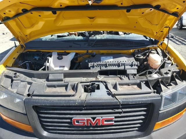 2023 GMC Savana CUT-BOX Truck