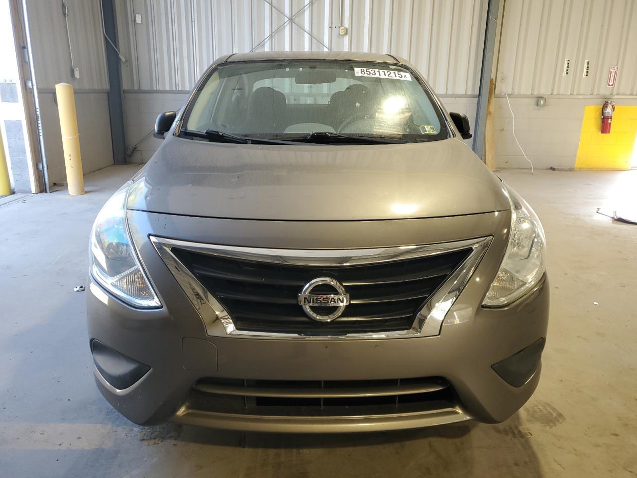 2015 Niss Versa 1.6 s Plus