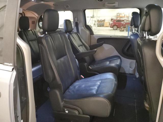 2013 Chrysler Town & Country Touring l