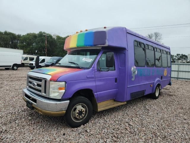 2011 Ford Econoline E450 Super Duty Cutaway Van