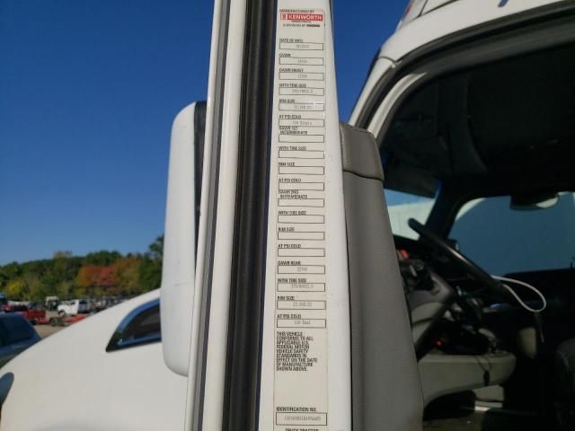 2016 Kenworth T680 Semi Truck