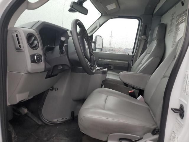 2022 Ford Econoline-BOX Truck