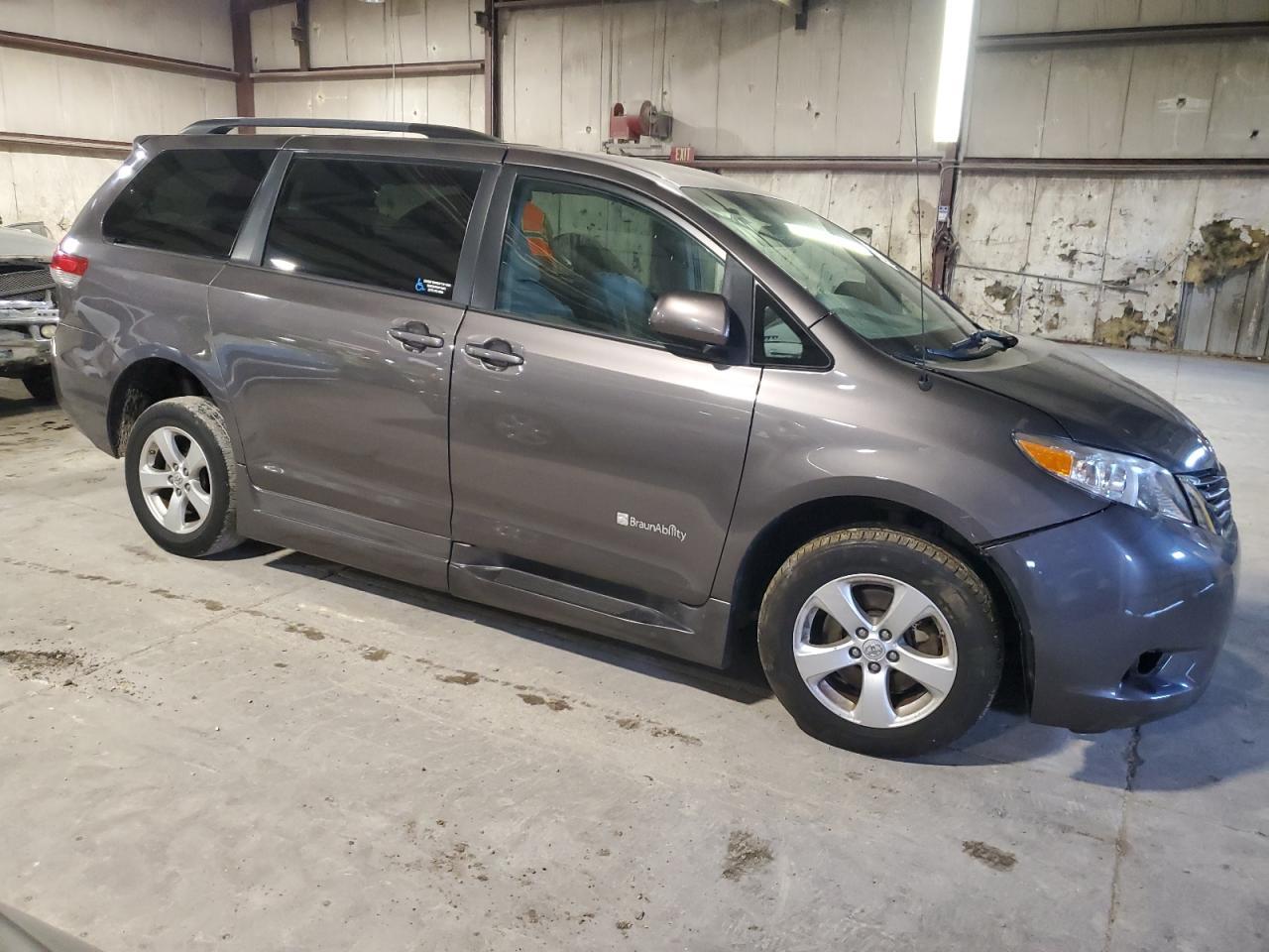 2013 Toyota Sienna le