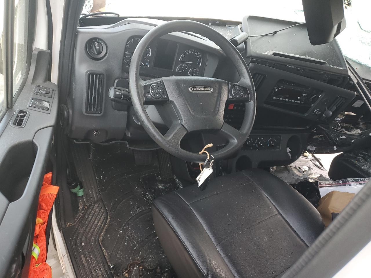 2025 Freigliner 2025 Freightliner Business Class M2 BOX Truck