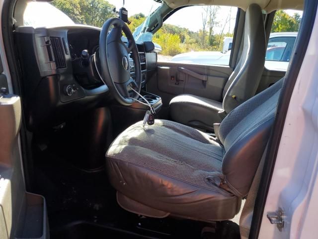 2025 GMC Savana G3500 LT