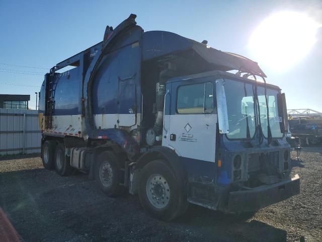 2012 Mack 600 MRU600