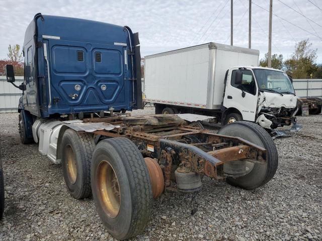 2016 Freightliner Cascadia 113 Semi Truck