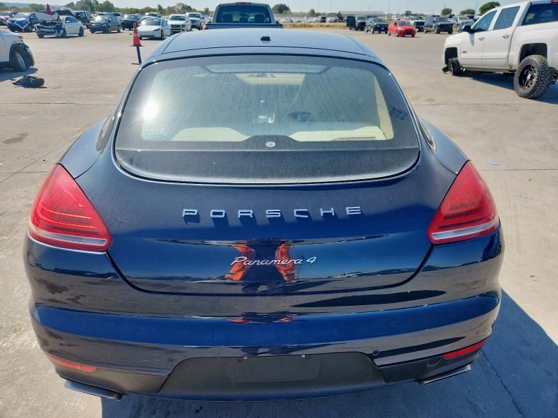 2014 Porsche Panamera 2