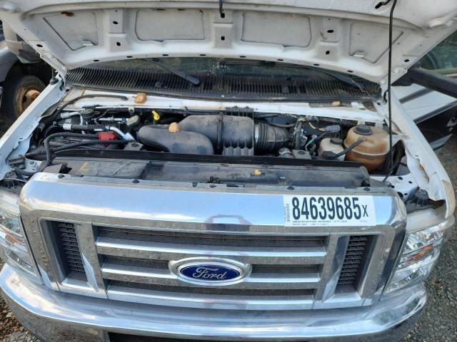 2016 Ford Econoline E450 Super Duty Cutaway Van