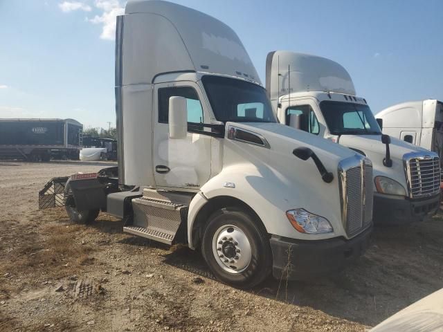 2017 Kenworth T680 Semi Truck