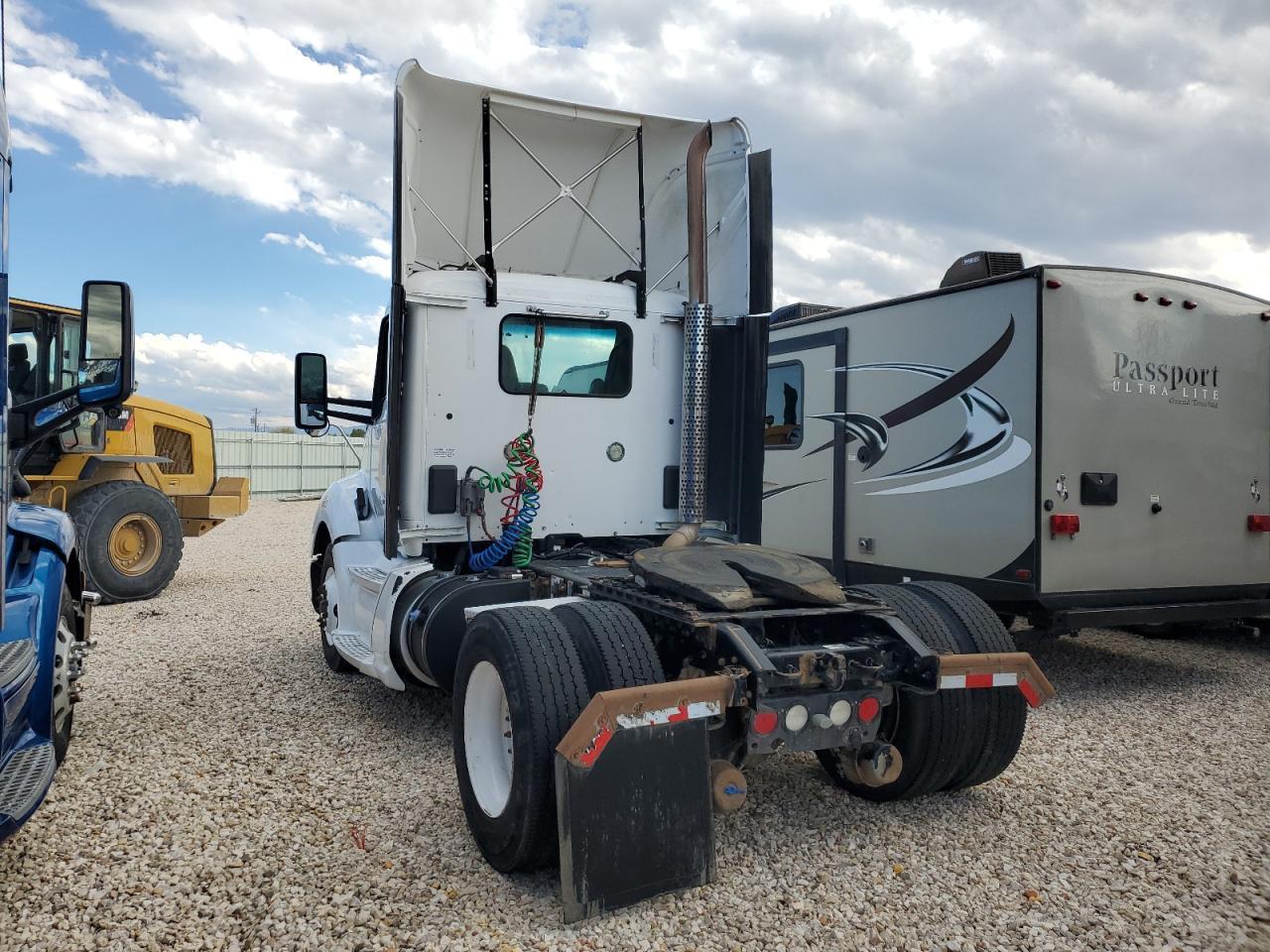 2014 Kenworth T680 Semi Truck