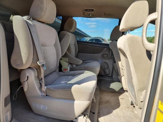 2009 Toyota Sienna LE