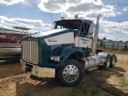 2013 Kenworth T800 Semi Truck