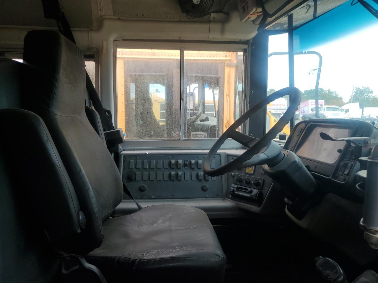 2005 Thomas Built Bus Company 2005 Thomas FS65-School Bus