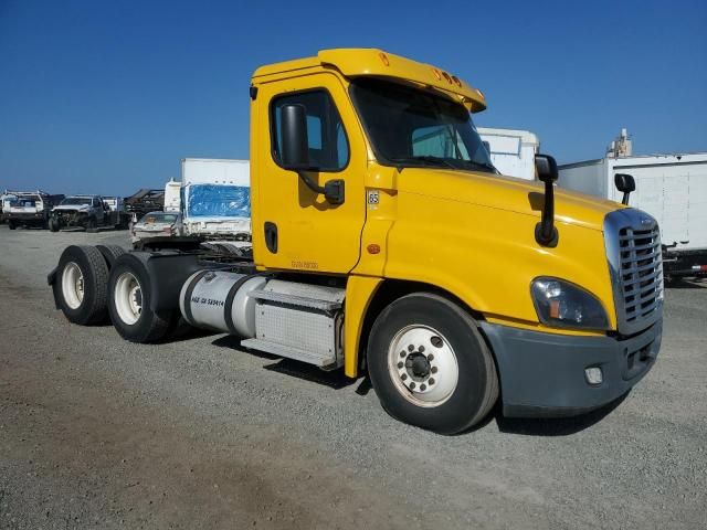 2014 Freightliner 2013 Freightliner Cascadia Semi Truck