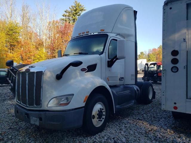 2016 Peterbilt Tractor 2016 Peterbilt 579 Semi Truck