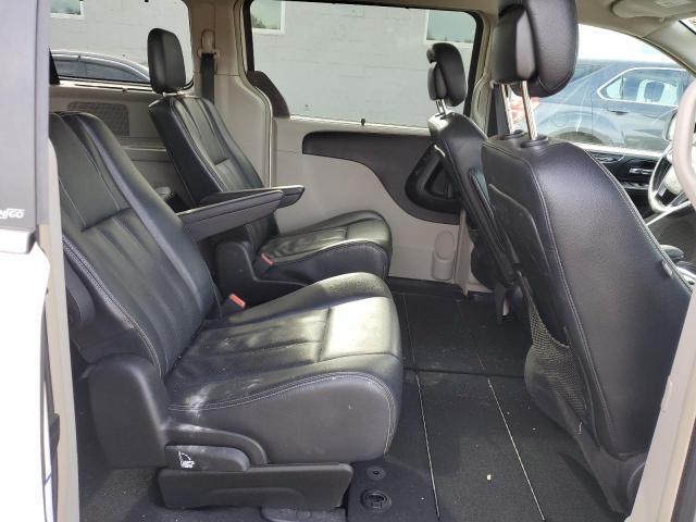 2013 Chrysler Town & Country Touring l