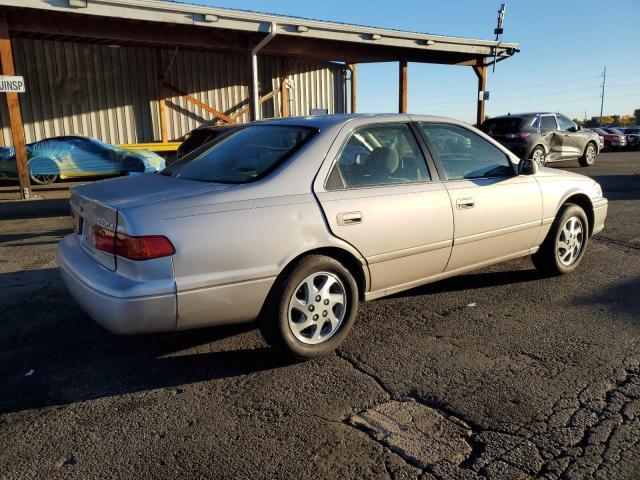 2000 Toyota Camry