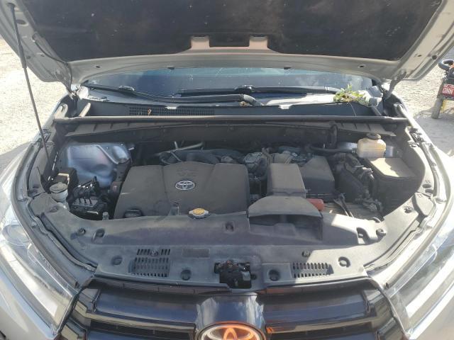 2017 Toyota Highlander se