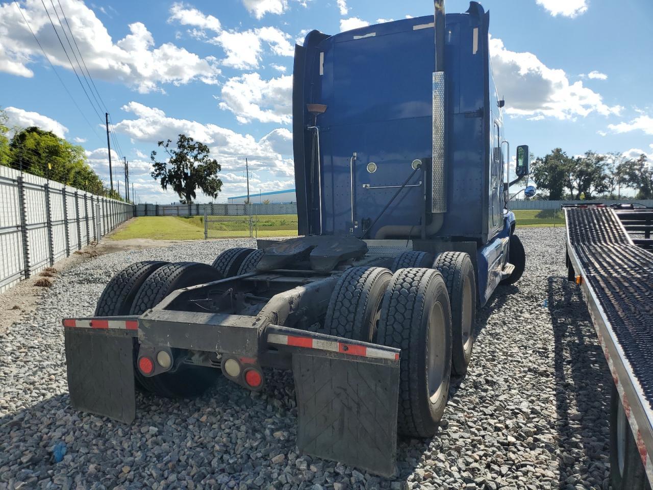 2013 Peterbilt 587 Semi Truck