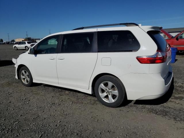 2018 Toyota Sienna LE