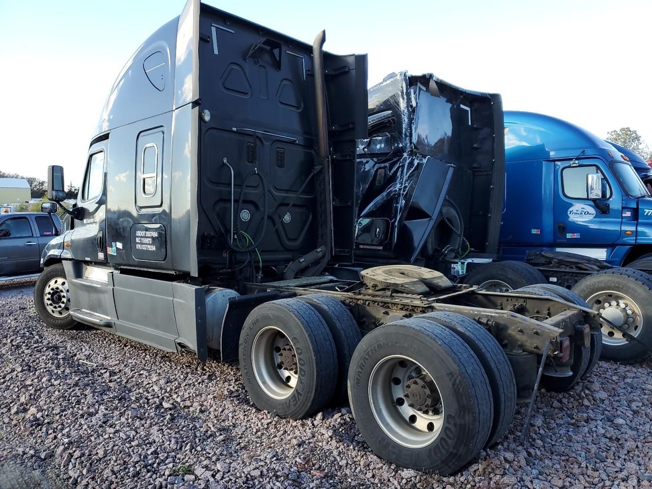 2015 Freightliner Cascadia Semi Truck