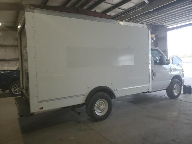 2015 Ford Econoline E350 Super Duty Cutaway Van