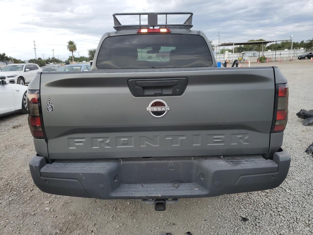 2022 Nissan Frontier s