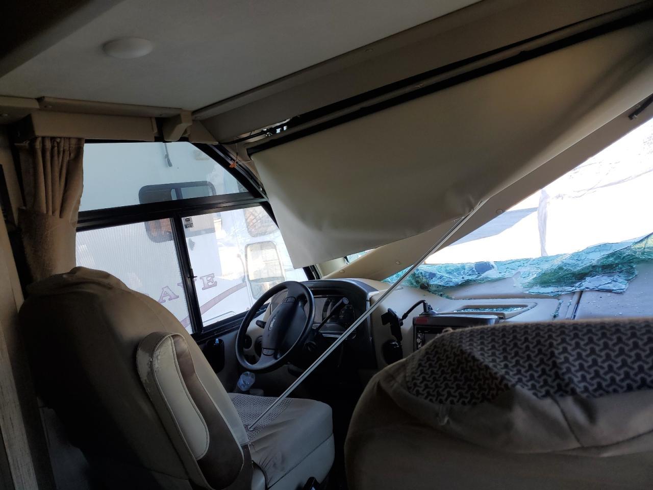 2017 Ford Econoline E450 Super Duty Commercial STR