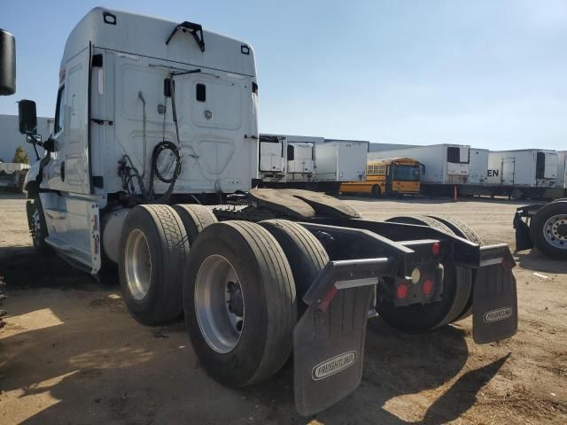 2015 Freightliner Cascadia Semi Truck