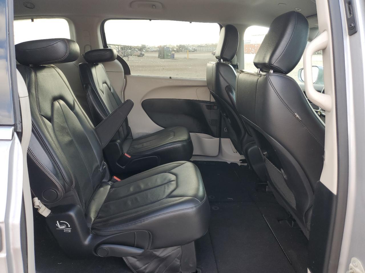 2018 Chrysler Pacifica Touring l