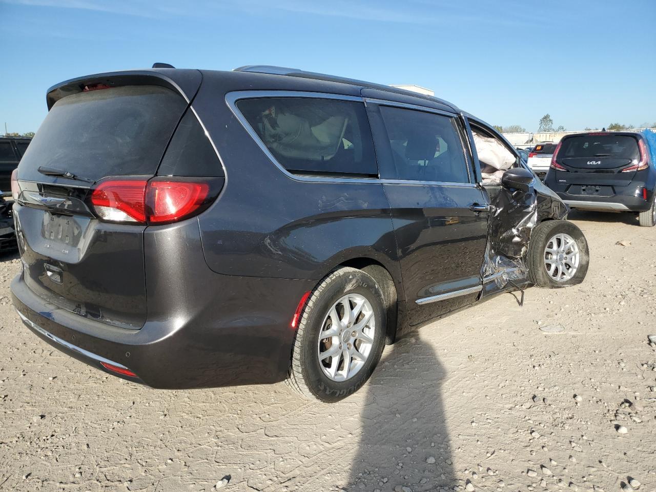 2020 Chrysler Pacifica Touring l