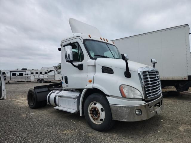 2013 Freightliner Cascadia Semi Truck