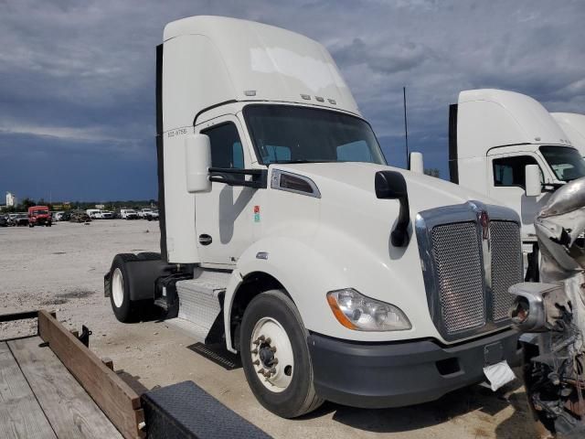 2017 Kenworth T680 Semi Truck