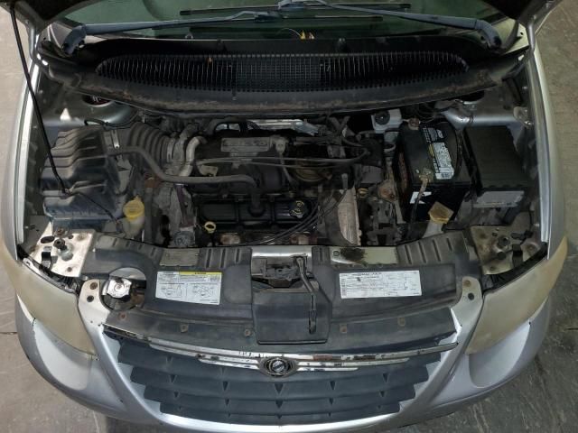 2005 Chrysler Town & Country lx