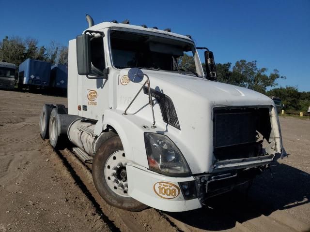 2006 Volvo VNL Semi Truck
