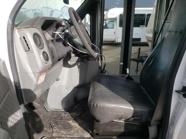 2016 Ford Econoline-Bus