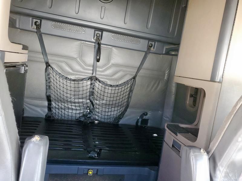 2018 Freightliner Cascadia 125 Semi Truck