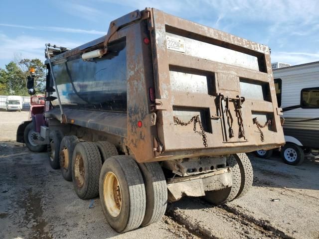 2000 Freightliner Convention Dump Truck